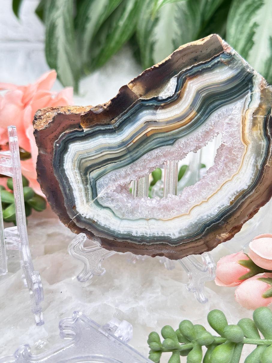 small-clear-plastic-easel-stand