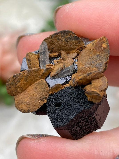 siderite-tourmaline-quartz