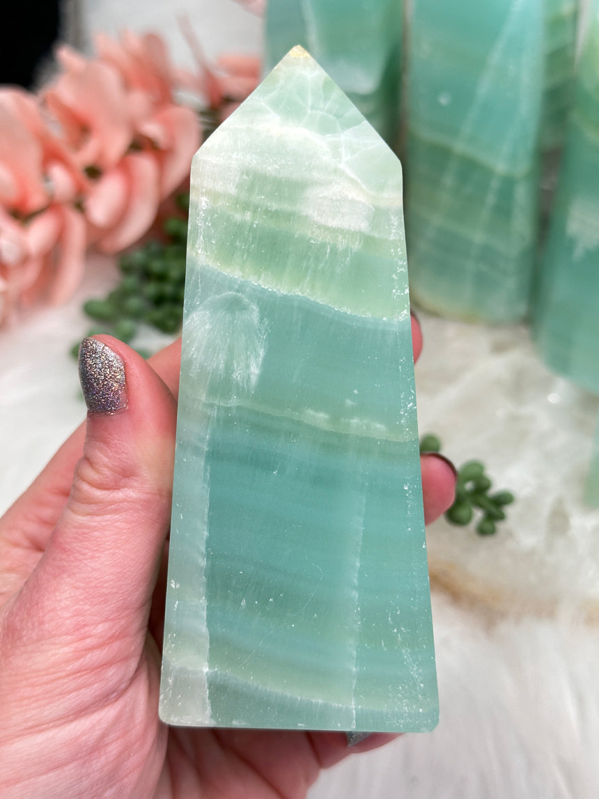 calcite-points-with-teal