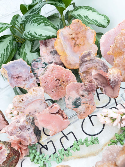 pink-amethyst-crystals-on-stands