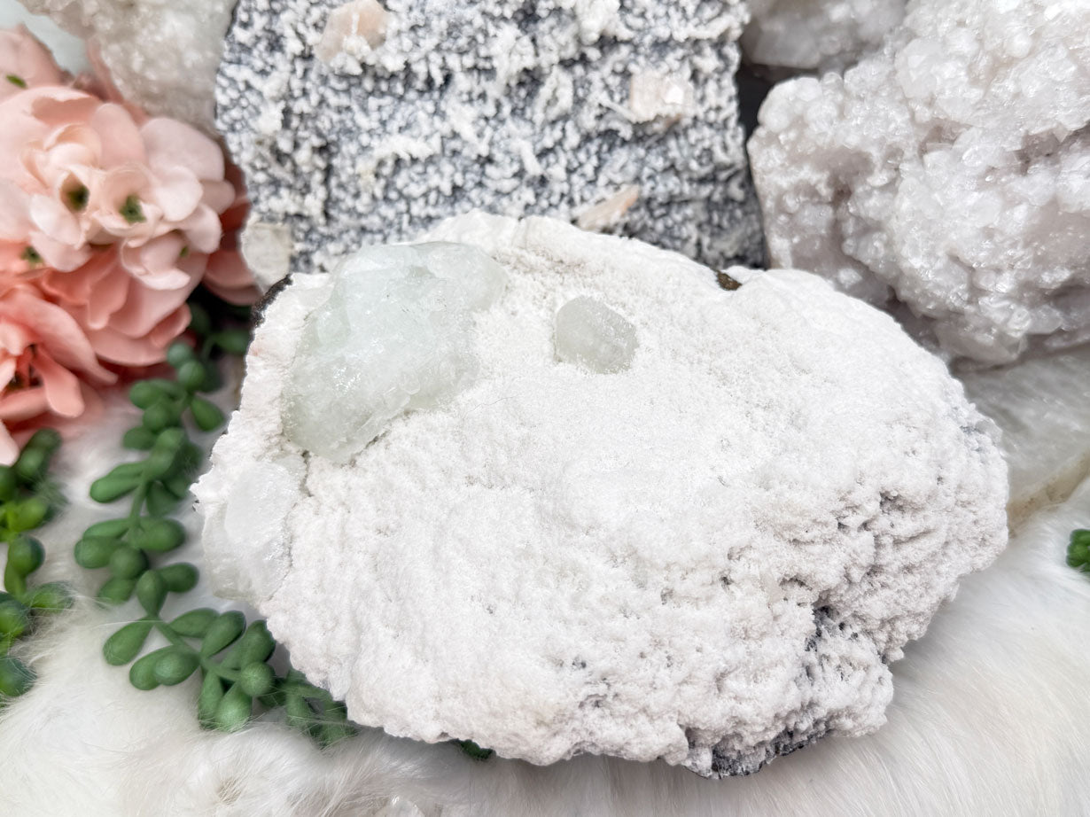 large-apophyllite-and-zeolite-crystals