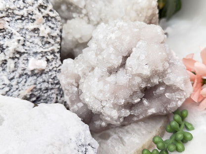 large-apophyllite-and-zeolite-crystals