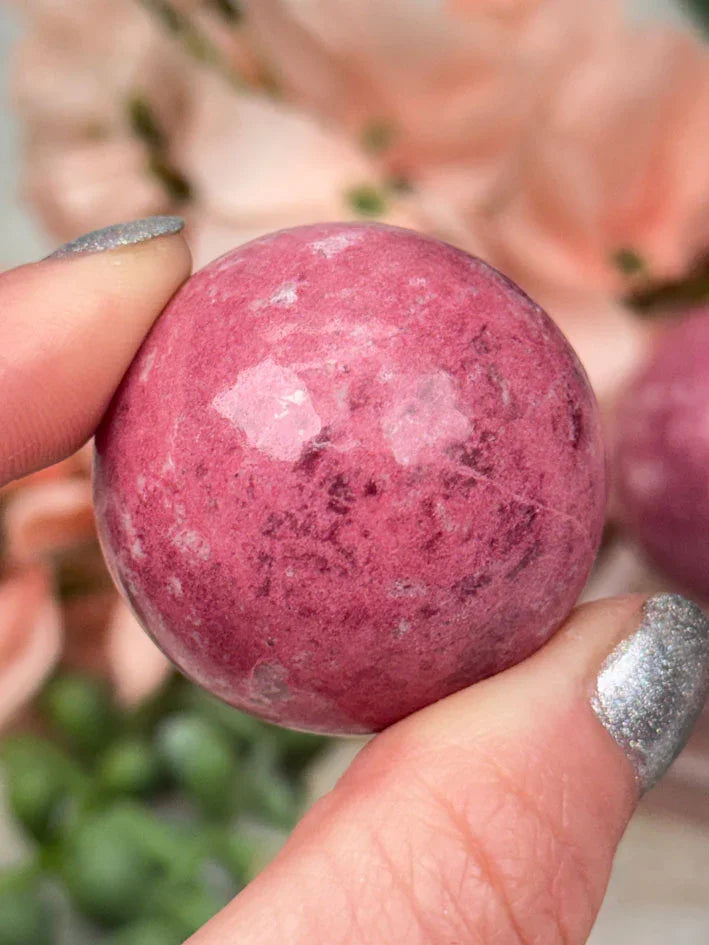チューライト♡スフィア♡No.2760 Vibrant Pink Thulite Spheres For Sale – Contempo Crystals