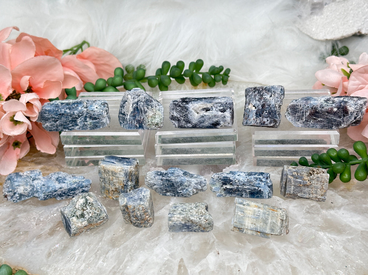 small-blue-kyanite-pieces