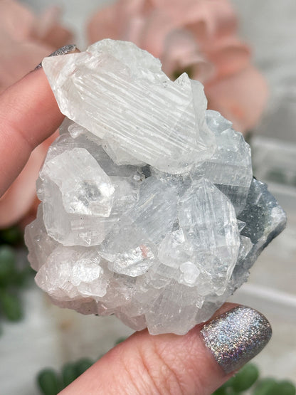 small-gray-white-zeolites