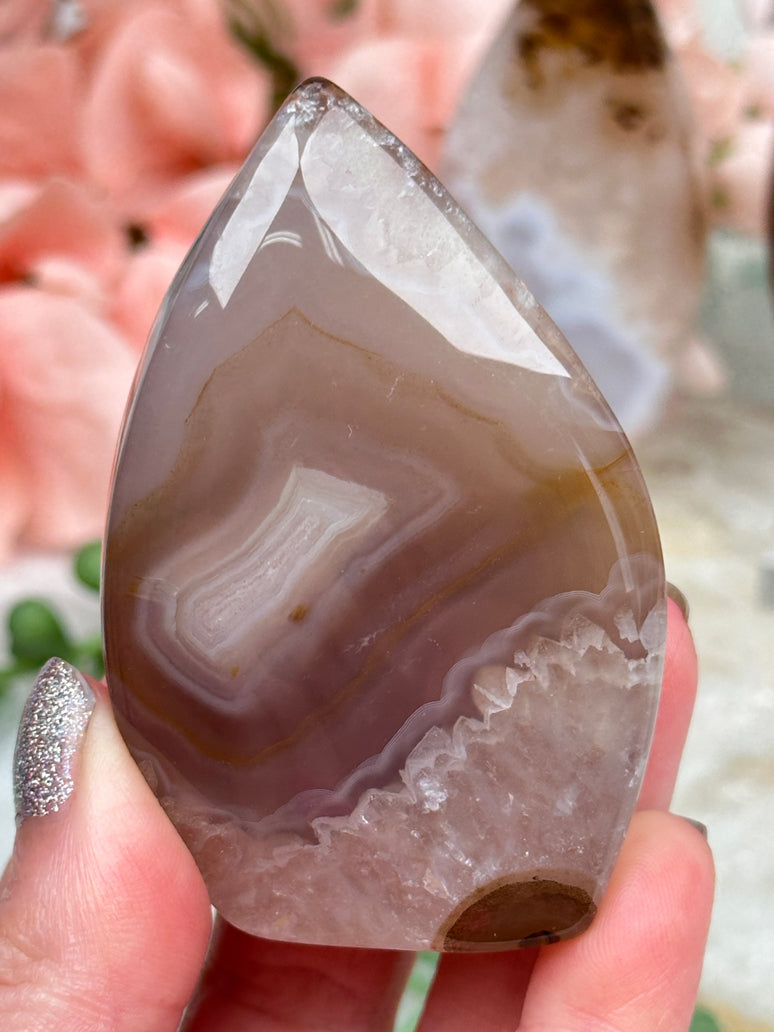 gray-white-agate-flame-crystal