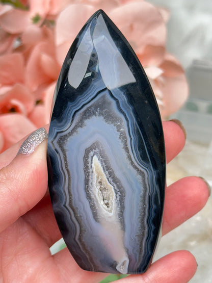 black-blue-agate-flame-crystal-carving