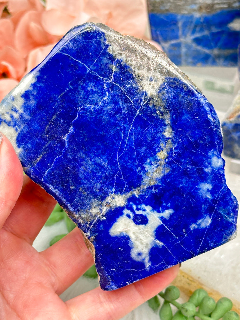 semi-polished-lapis-under-uv-light