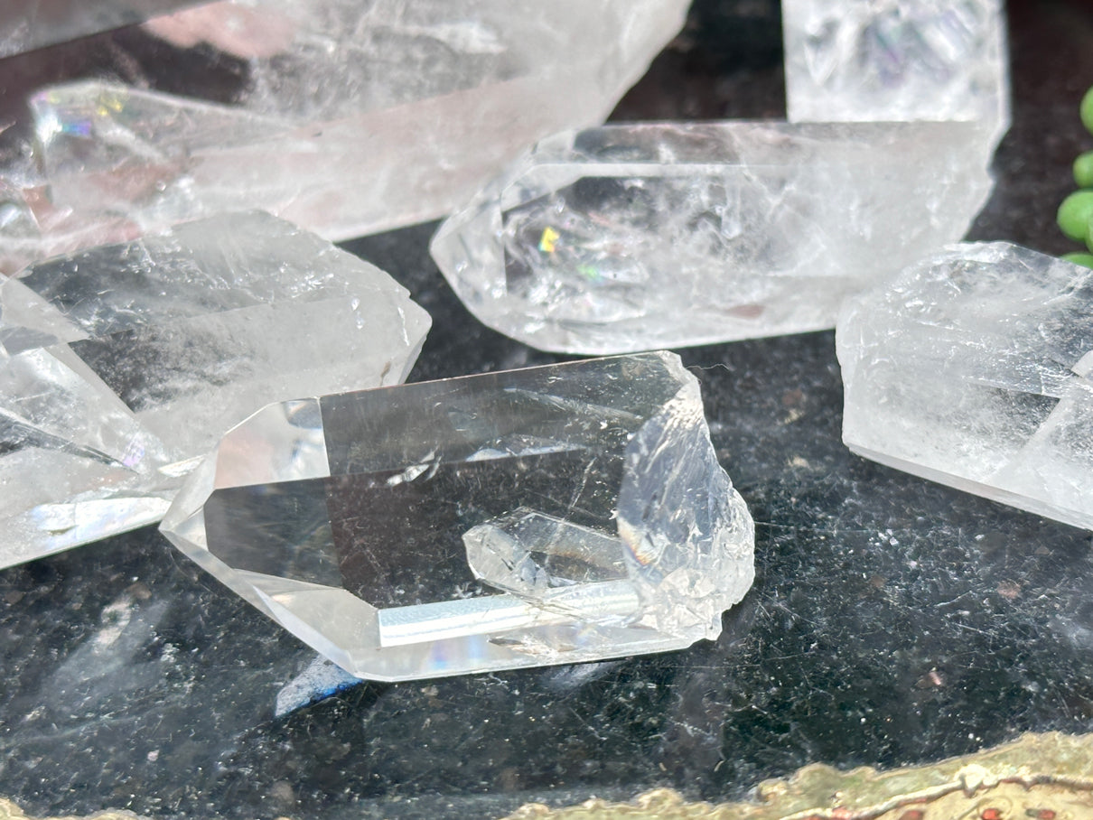 brazil-quartz-with-penetrator-points