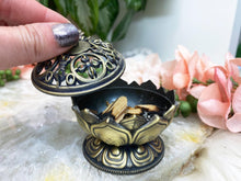 Load image into Gallery: Contempo Crystals - Lotus-Incense-Burning-Bowl-With-Open-Hole-Lid - Image 3