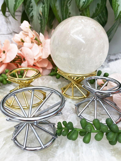 Silver-Gold-Twist-Metal-Decorative-Sphere-Stand