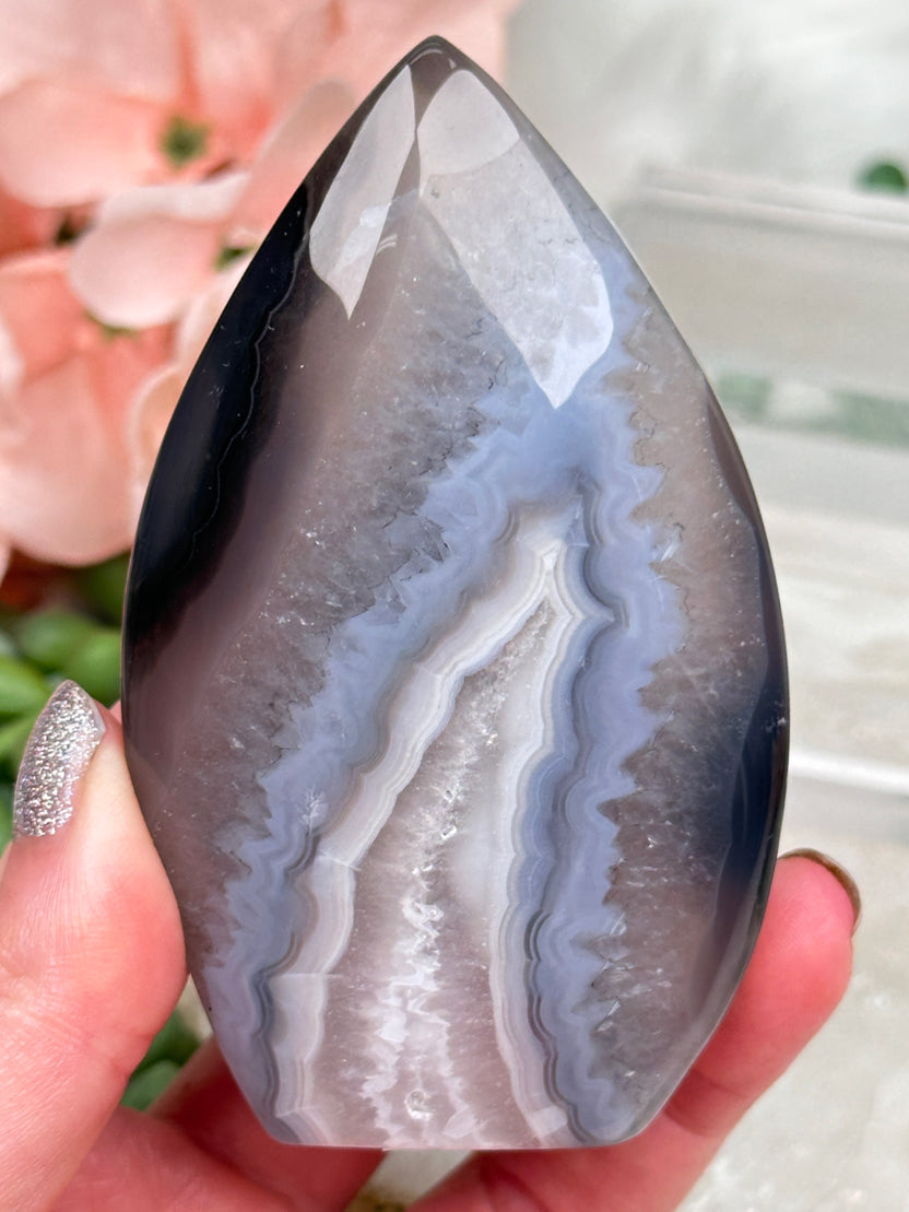 black-blue-agate-flame-crystal-carving