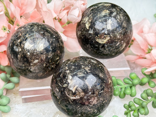 black-mica-resin-spheres