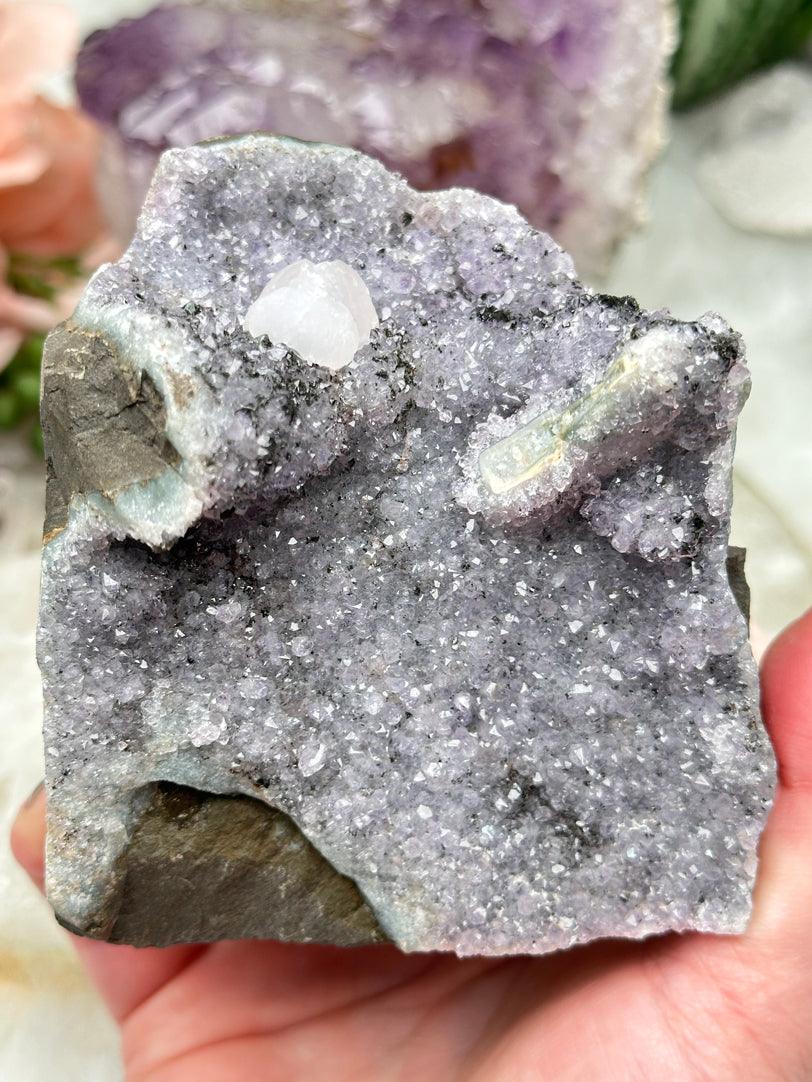 gray-amethyst-with-uv-calcite