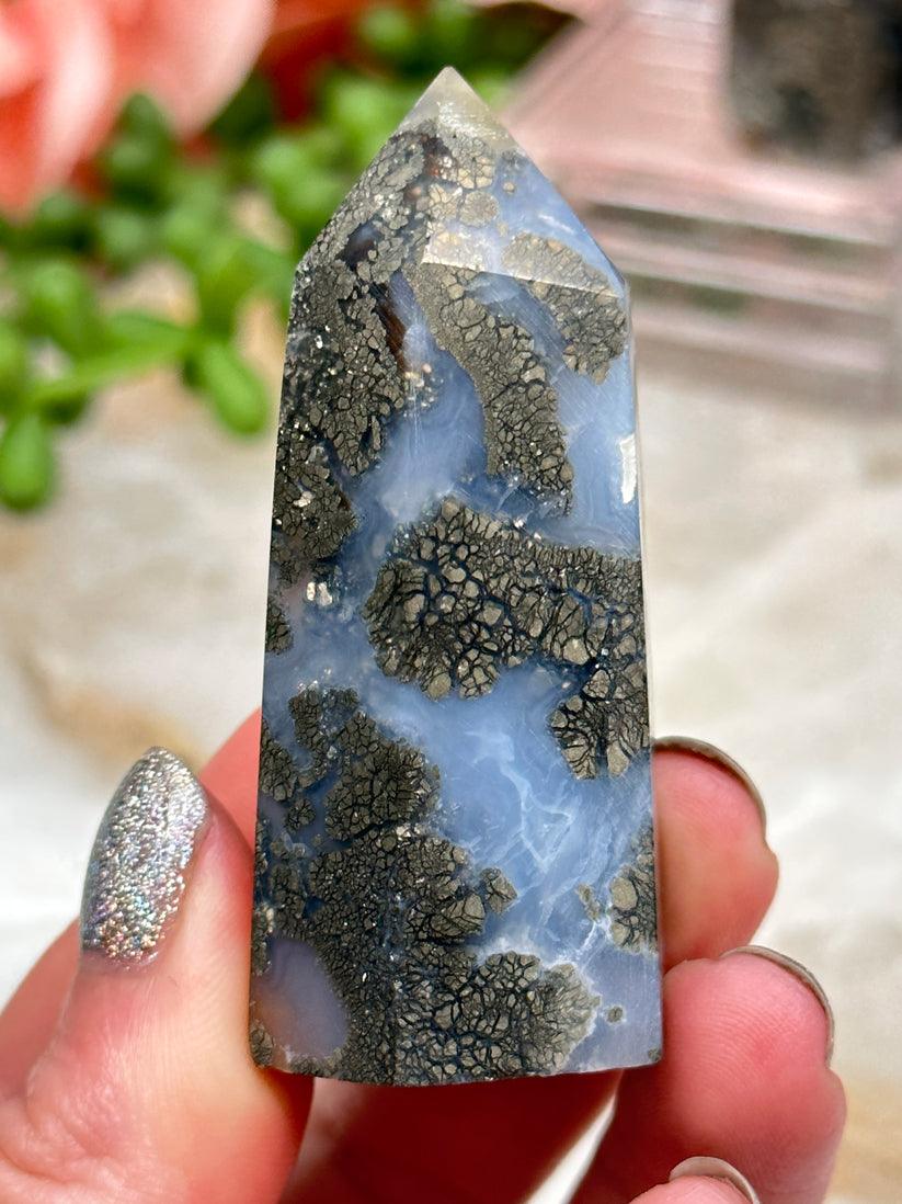 marcasite-in-gray-chalcedony-point