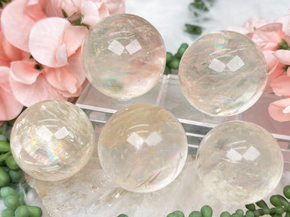 optical-calcite-spheres-with-rainbows