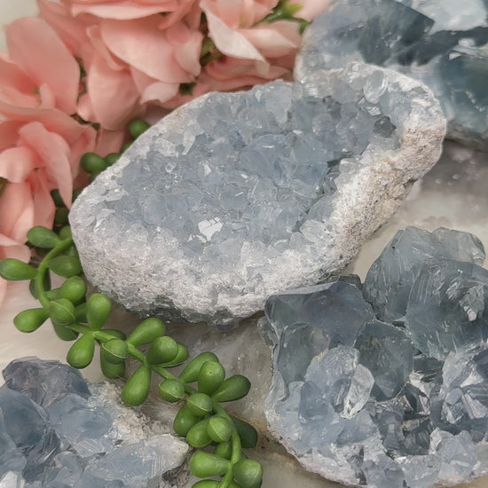 madagascar-blue-celestine-crystals