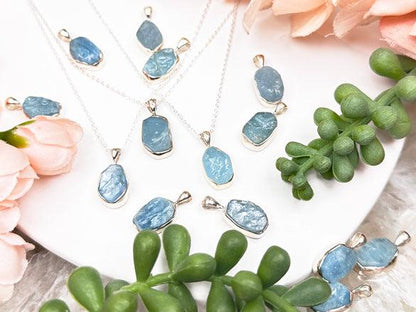 raw-aquamarine-pendant-necklace