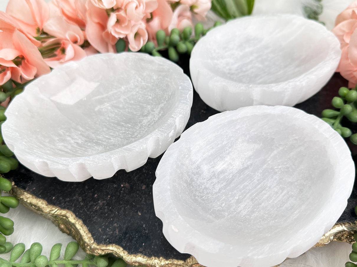 selenite-bowls-with-scallop-edges