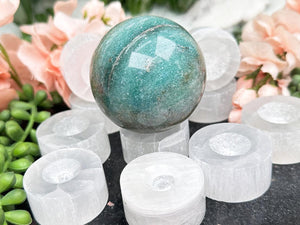 Contempo Crystals - selenite-sphere-stand - Image 1