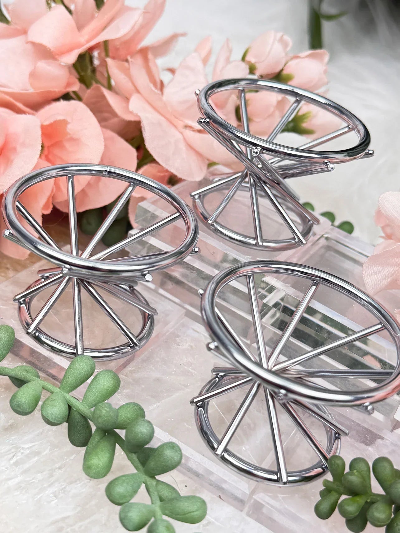 Capsacks Stands Twist Metal Sphere Stands - Gold or Silver – Contempo Crystals