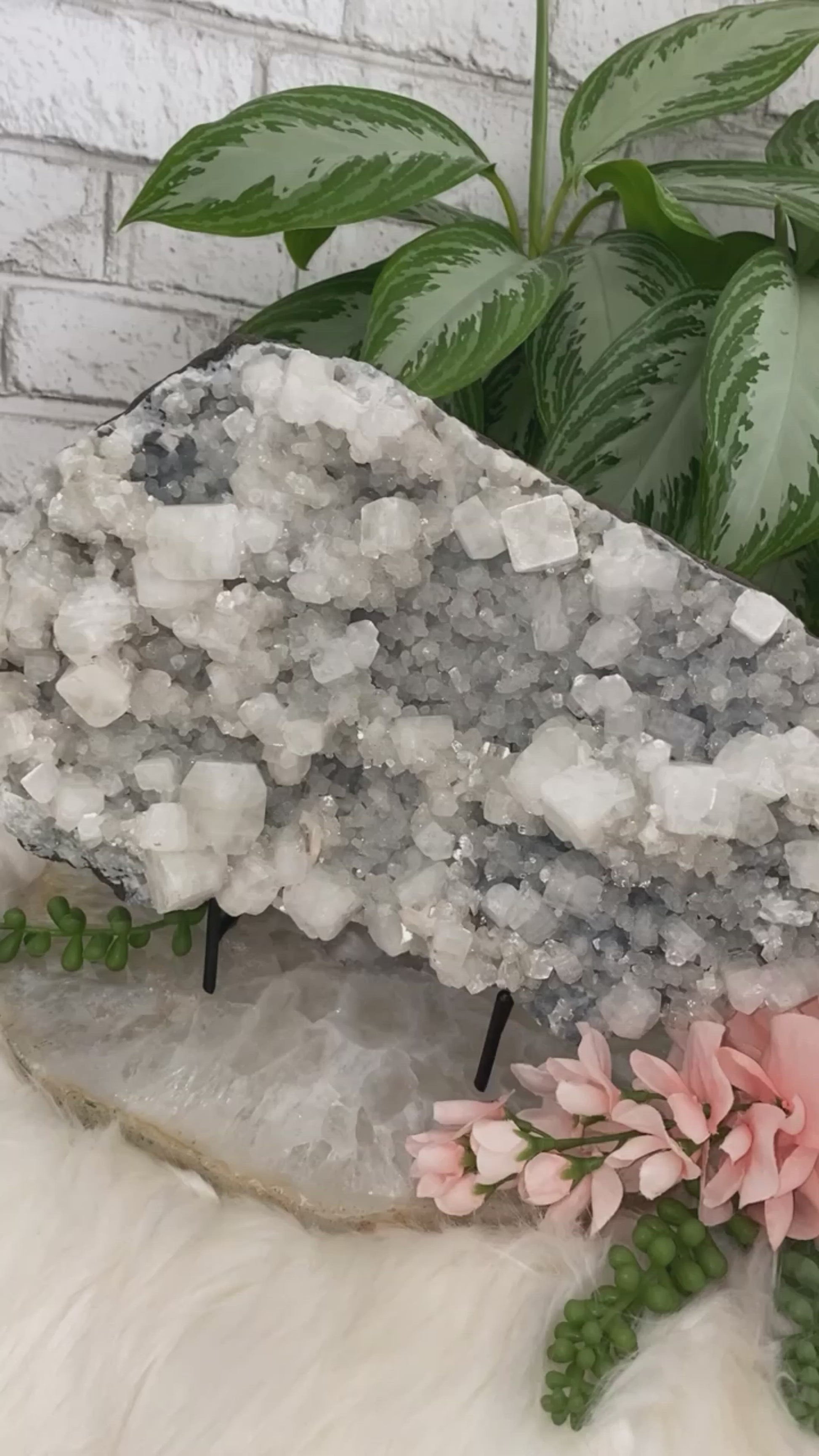 Extra-Large-Gray-Chalcedony-Apophyllite-video