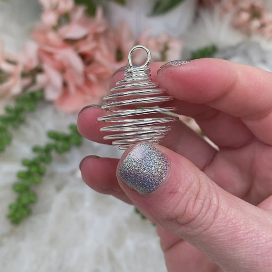Metal-Cage-for-Crystals-Pendant-video