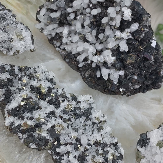 Black-White-Crystal-Clusters-from-Peru-Quartz-Sphalerite