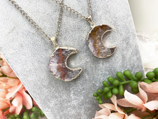    Agate-Moon-Necklace