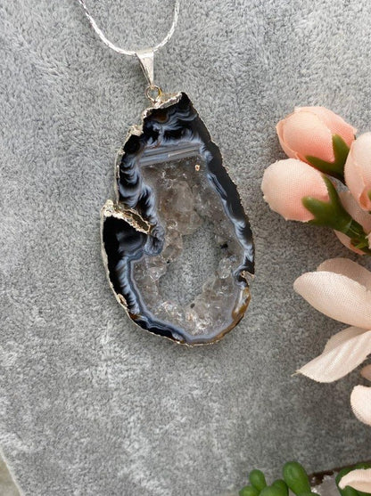 Black-White-Occo-Geode-Necklace-for-Sale