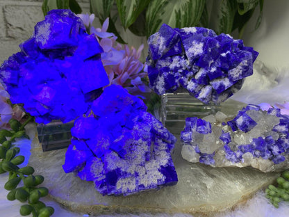 Bright-Blue-UV-Reaction-Diana-Maria-Fluorite