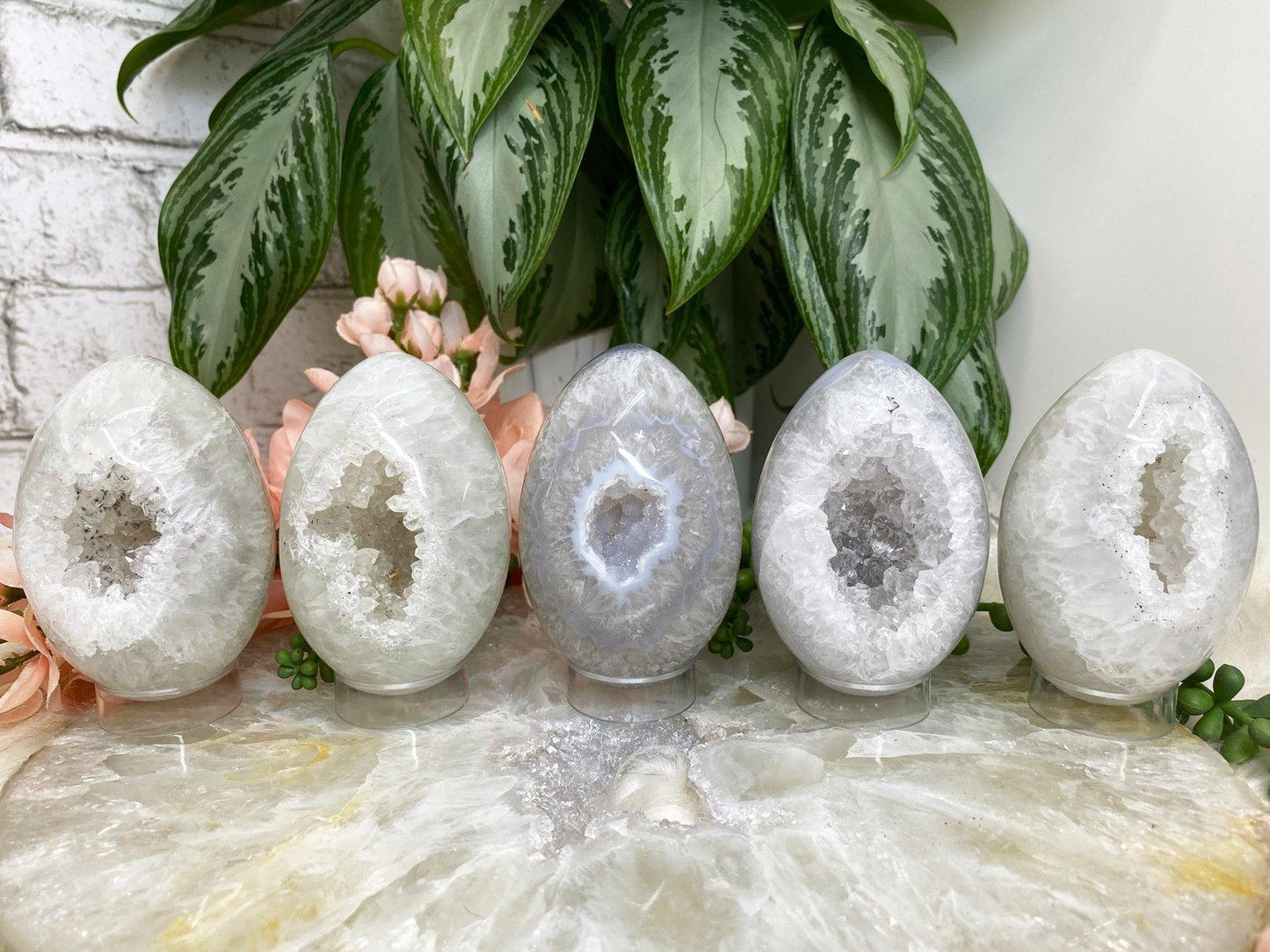 Chalcedony-Quartz-Agate-Polished-Crystal-Eggs