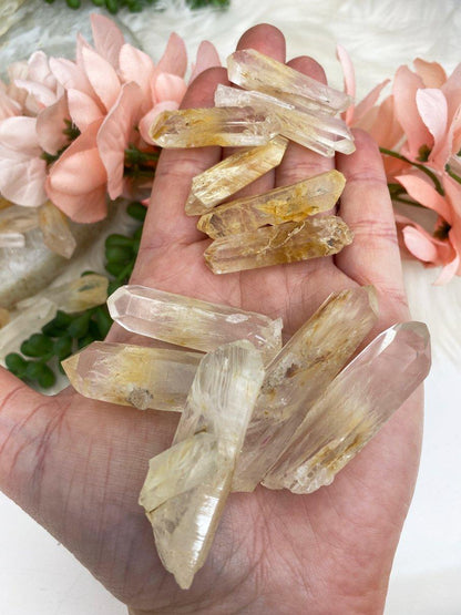 Halloysite-Feather-Inclusion-in-Quartz-from-Colombia