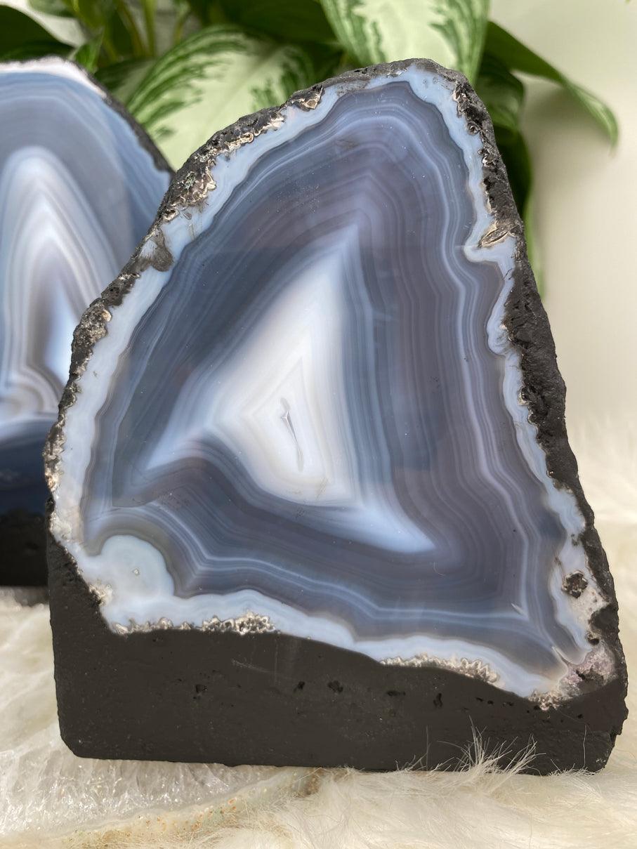 Dark-Gray-Banded-Agate-Cathedral