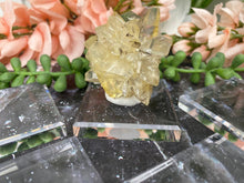 Load image into Gallery: Contempo Crystals -    Faceted-Acrylic-Squares-for-Crystal-Specimens - Image 1