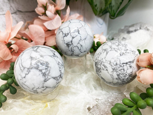 Gray-White-Howlite-Stone-Crystal-Spheres