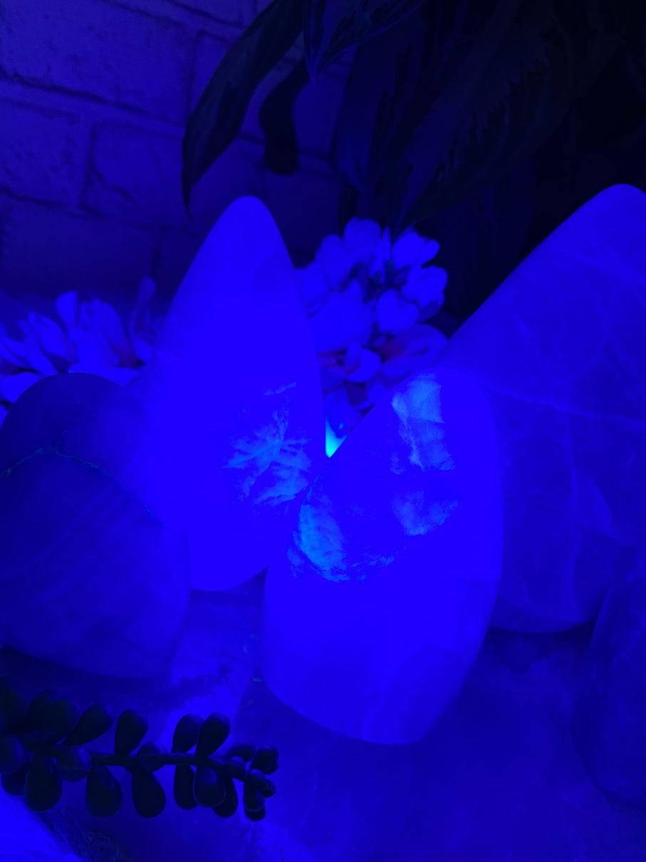 Green-Fluorite-Freefomrs-Under-UV-Light-Glow-Blue