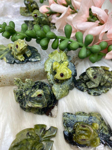 Contempo Crystals - Green-Serpentine-Frog-on-Leaf-Carved-Crystal-from-Peru - Image 2