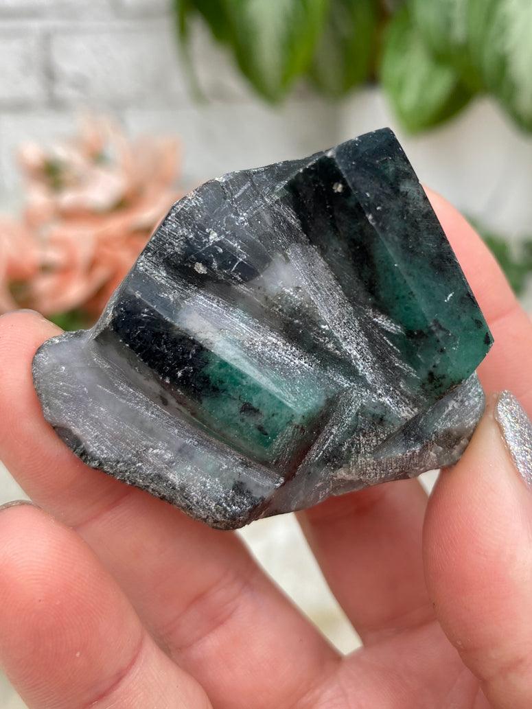 small-emerald-matrix-carving
