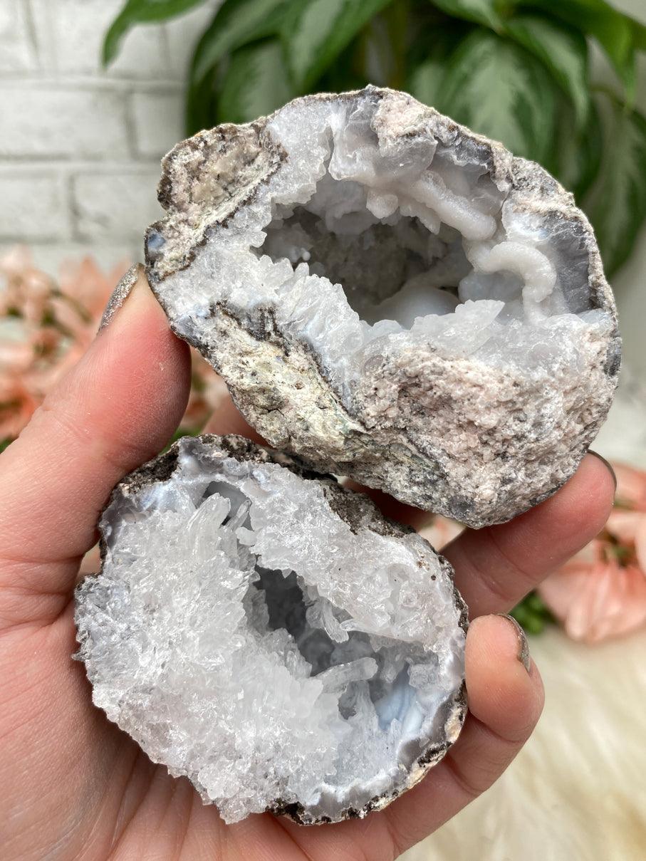 Combo Pack - 13 Large Break Open Your Own Geodes - Mexican Trancas -  Crystal Canyon - Bravos Crystalline - Quartz Geodes - Florescent Geode -  Gift Set