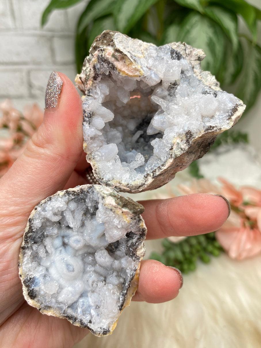 Combo Pack - 13 Large Break Open Your Own Geodes - Mexican Trancas -  Crystal Canyon - Bravos Crystalline - Quartz Geodes - Florescent Geode -  Gift Set