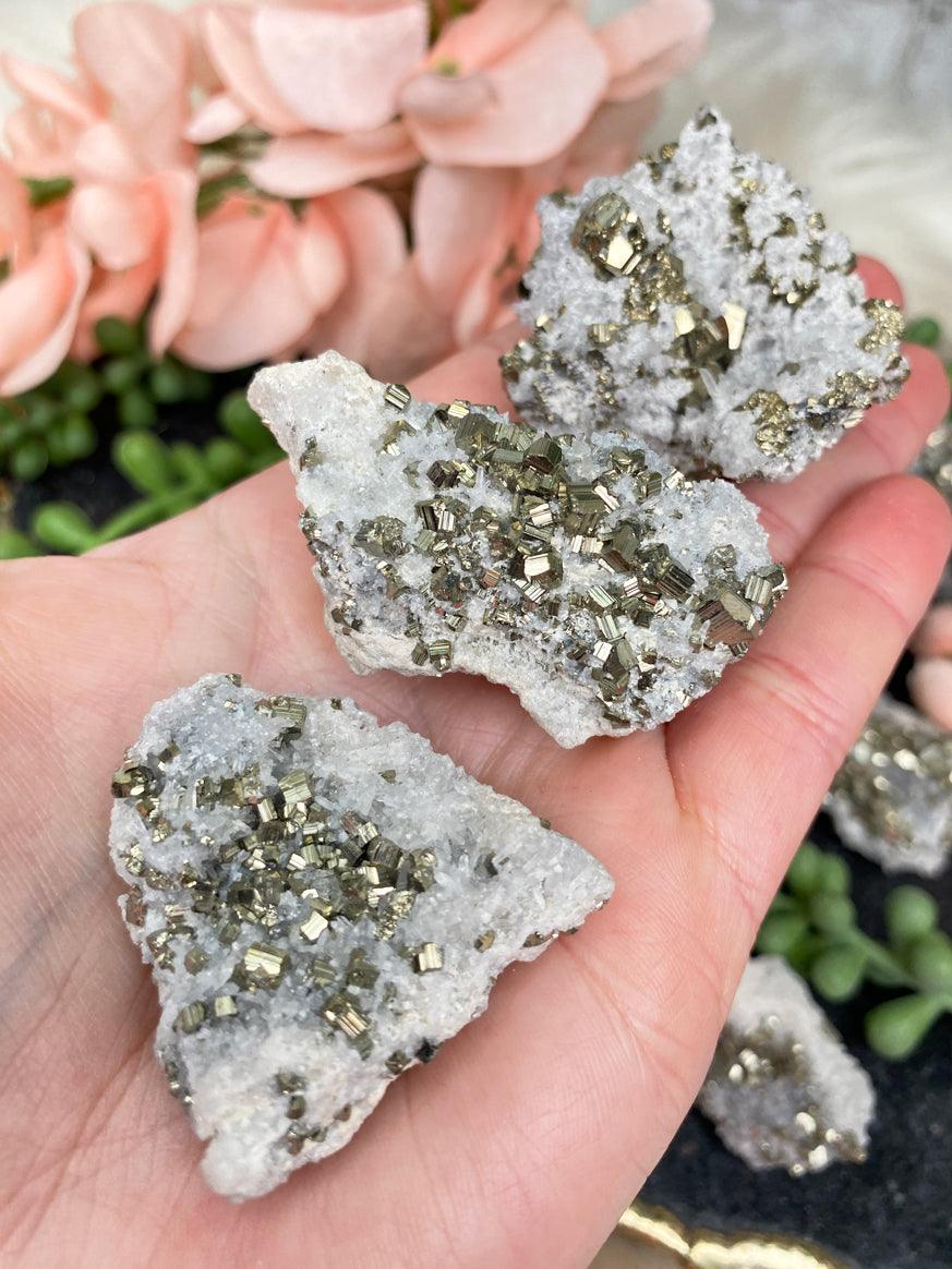 small-quartz-pyrite-clusters
