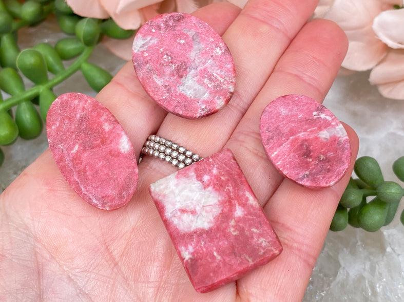 thulite-cabochons