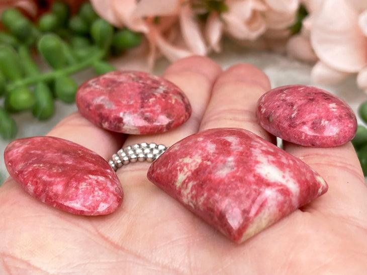 thulite-cabochons