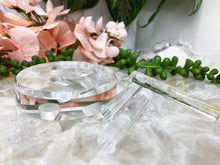 Load image into Gallery: Contempo Crystals - Clear-Acrylic-Prong-Crystals-Stand - Image 9