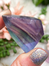 Load image into Gallery: Contempo Crystals - geometric-pink-fgreen-fluorite - Image 9
