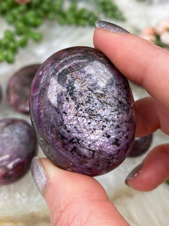 Indian-Star-Ruby-Worry-Stone