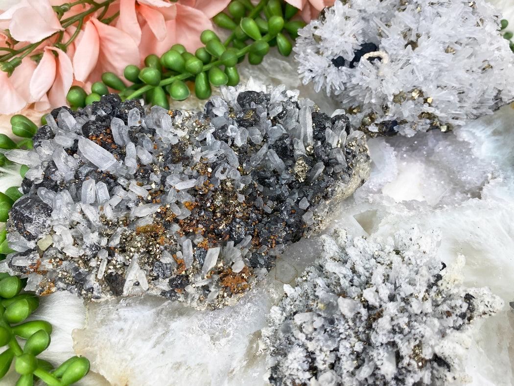 LArge-Peruvian-Quartz-Crystals-with-Orpiment-Sphalerite-Pyrite