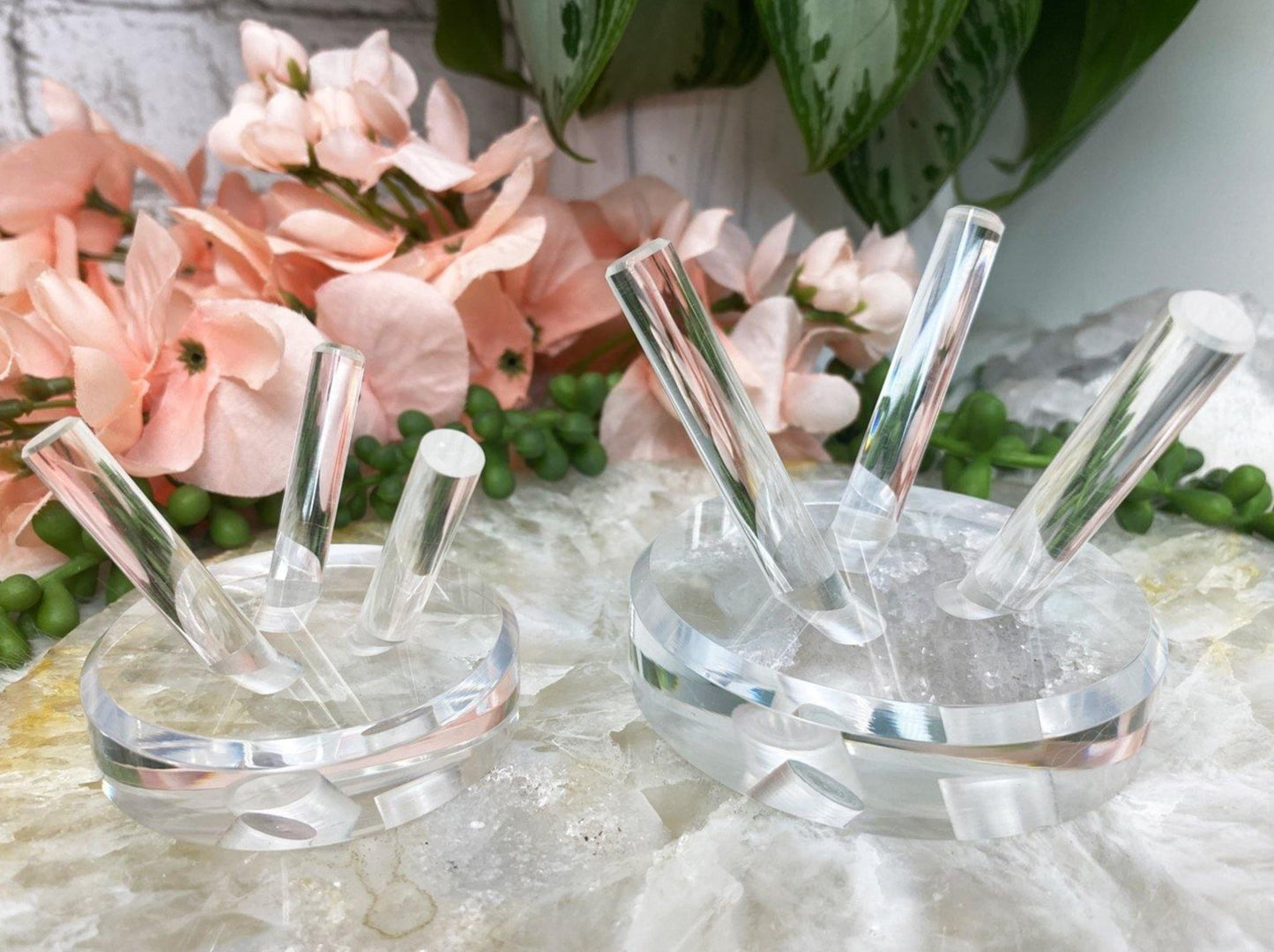 Clear-Acrylic-Prong-Crystal-Sphere-Stands