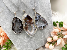 Load image into Gallery: Contempo Crystals -    Occo-Geode-Agate-Slice-Necklace - Image 1